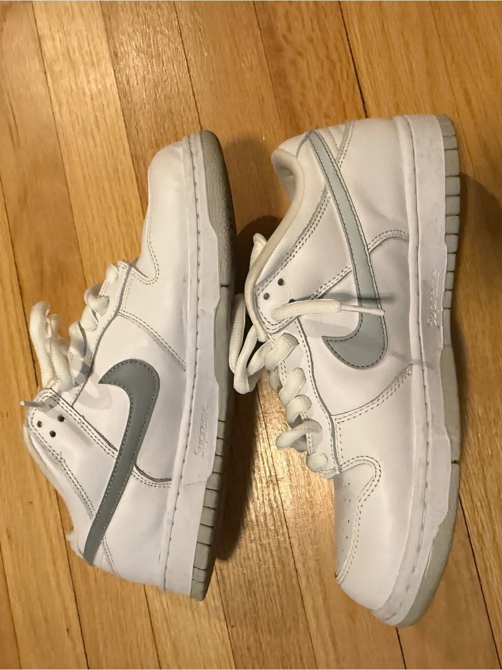 White Supreme Nike sb dunk